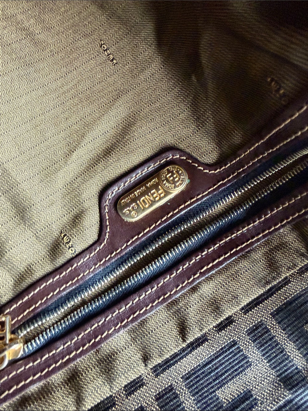Designer-Pattern Brown Shoulder Bag - Picture 5 of 7